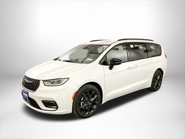 new 2024 Chrysler Pacifica car, priced at $52,023
