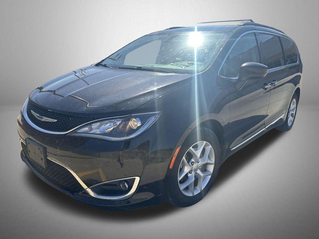used 2017 Chrysler Pacifica car, priced at $14,011
