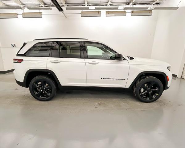 new 2025 Jeep Grand Cherokee car, priced at $44,694