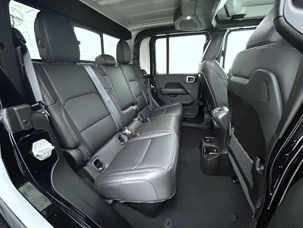 new 2025 Jeep Gladiator car, priced at $40,646