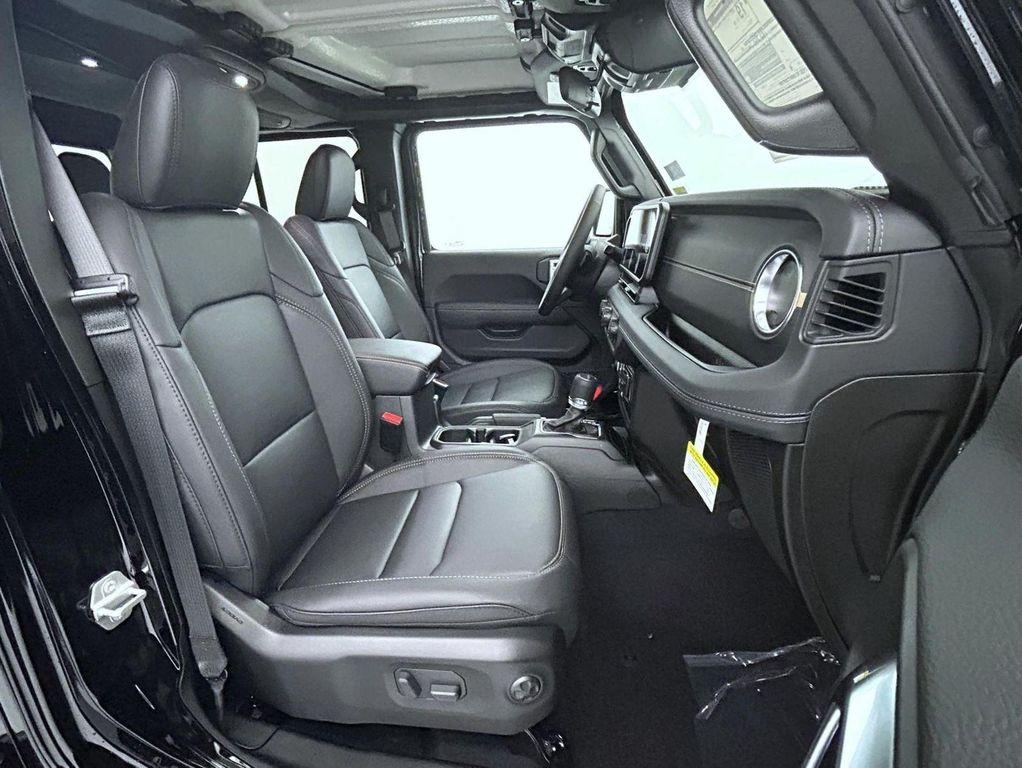 new 2025 Jeep Gladiator car, priced at $40,646