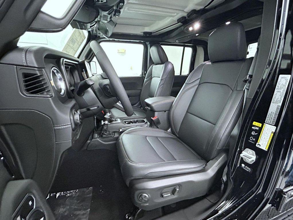 new 2025 Jeep Gladiator car, priced at $40,646