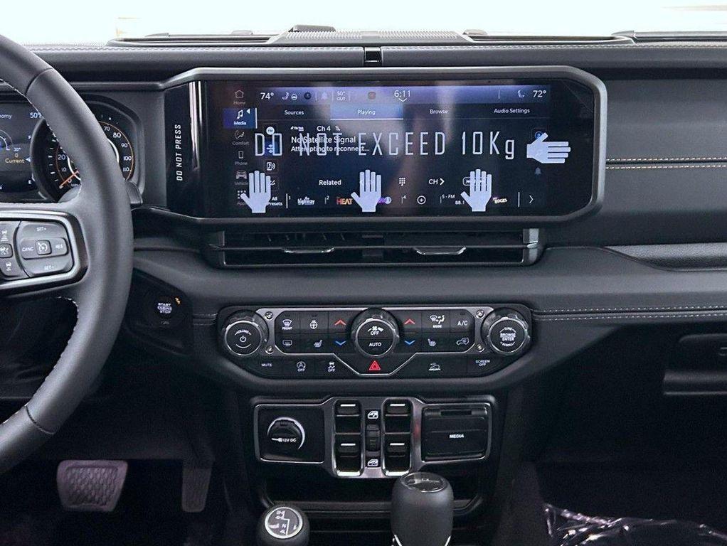 new 2025 Jeep Gladiator car, priced at $40,646