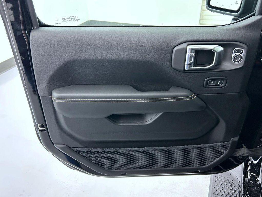 new 2025 Jeep Gladiator car, priced at $40,646