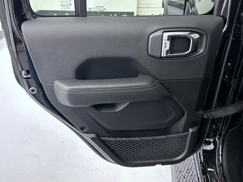 new 2025 Jeep Gladiator car, priced at $40,646