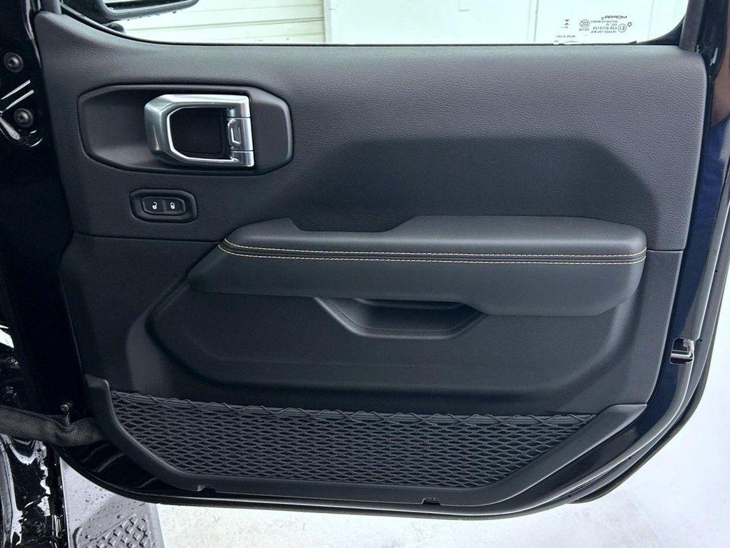 new 2025 Jeep Gladiator car, priced at $40,646