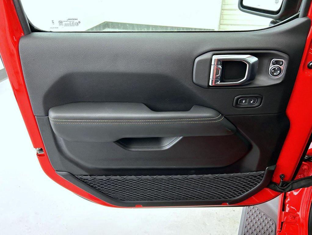 new 2025 Jeep Gladiator car, priced at $40,521