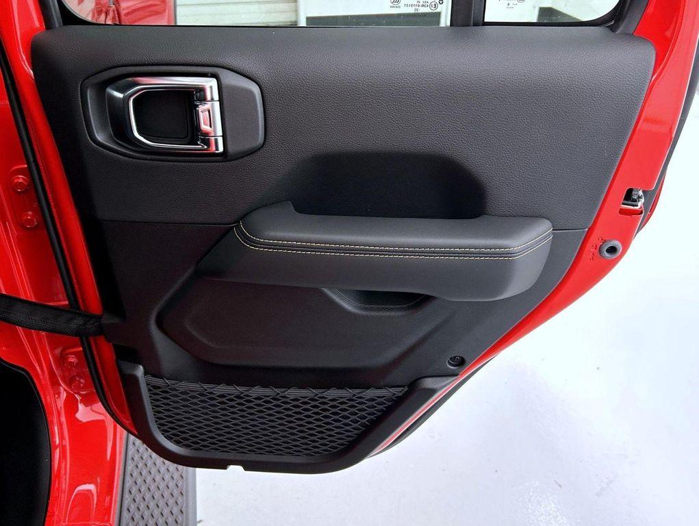 new 2025 Jeep Gladiator car, priced at $40,521