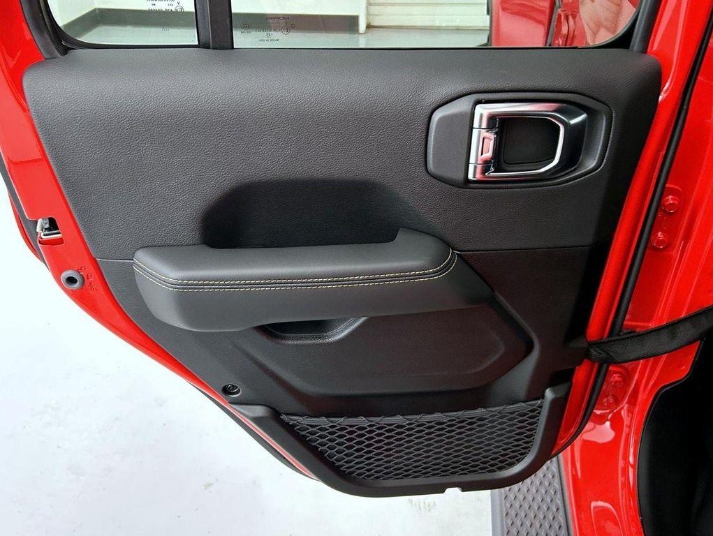 new 2025 Jeep Gladiator car, priced at $40,521