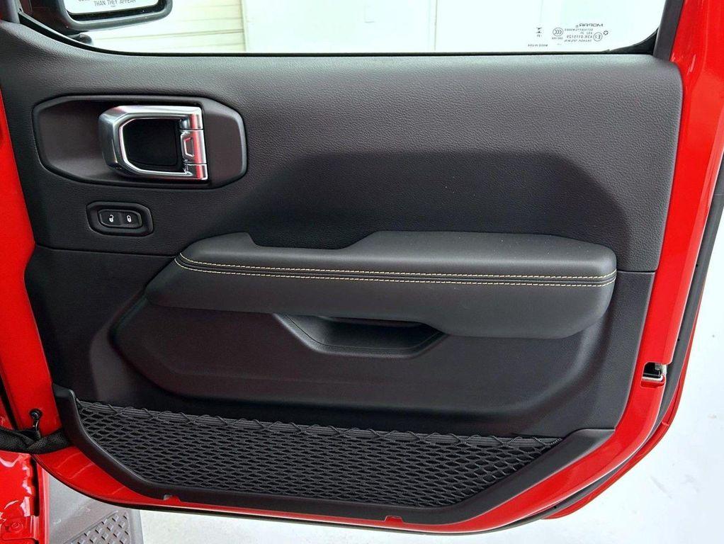 new 2025 Jeep Gladiator car, priced at $40,521