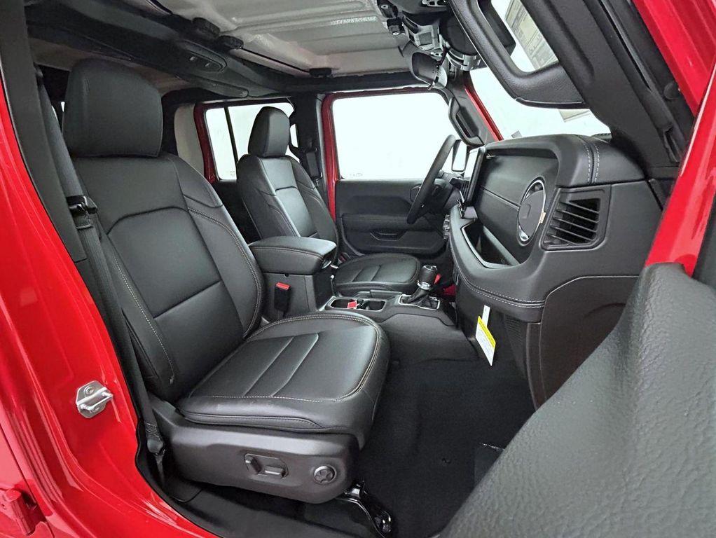 new 2025 Jeep Gladiator car, priced at $40,521