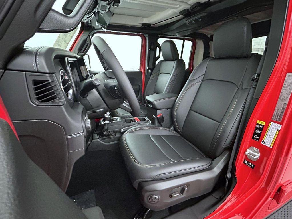 new 2025 Jeep Gladiator car, priced at $40,521