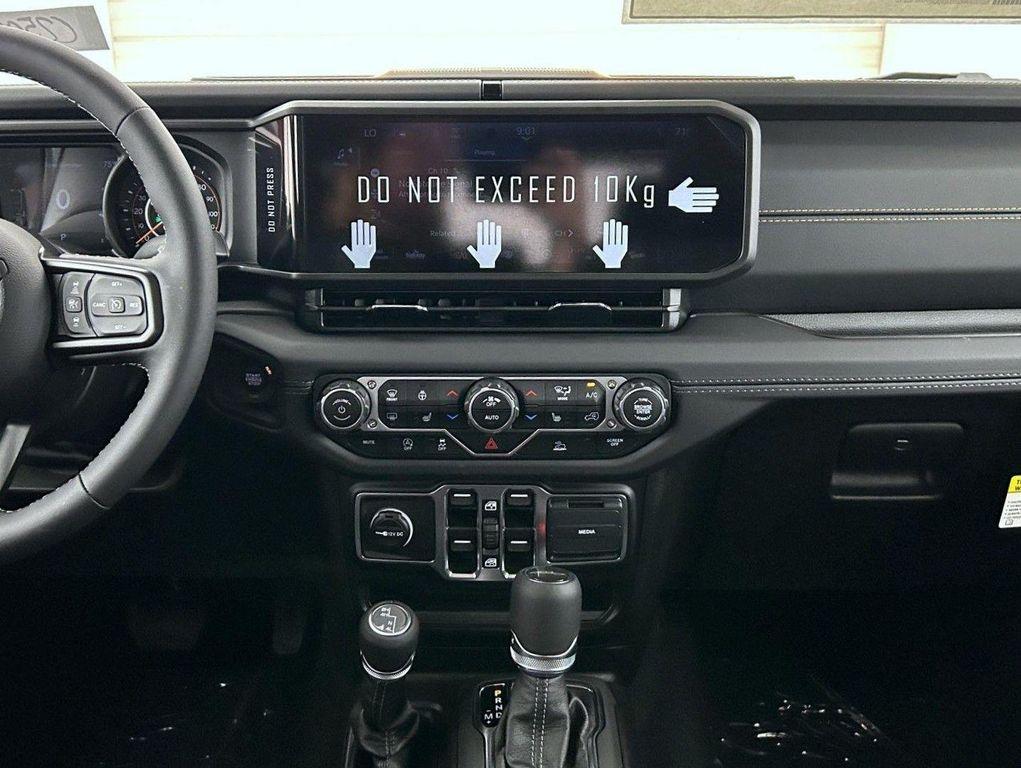 new 2025 Jeep Gladiator car, priced at $40,521