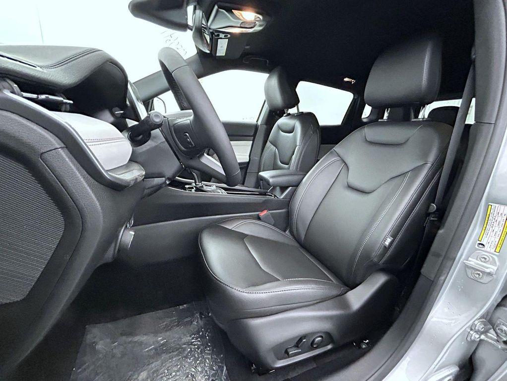 new 2025 Jeep Compass car, priced at $31,831