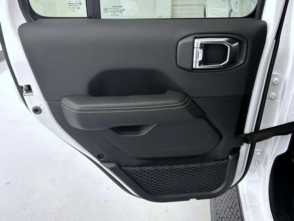 new 2025 Jeep Gladiator car, priced at $40,128