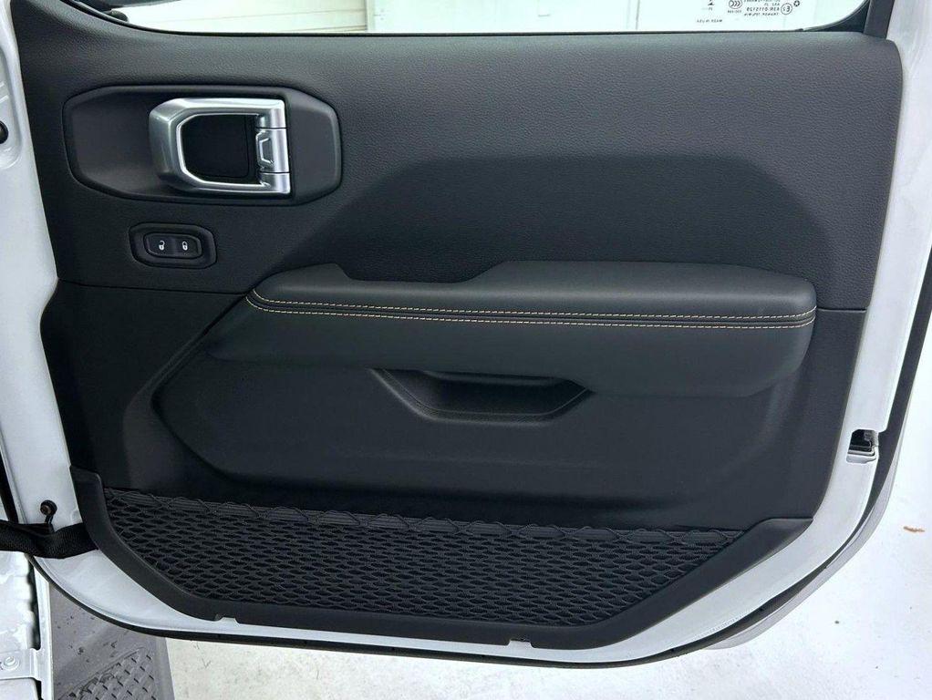 new 2025 Jeep Gladiator car, priced at $40,128