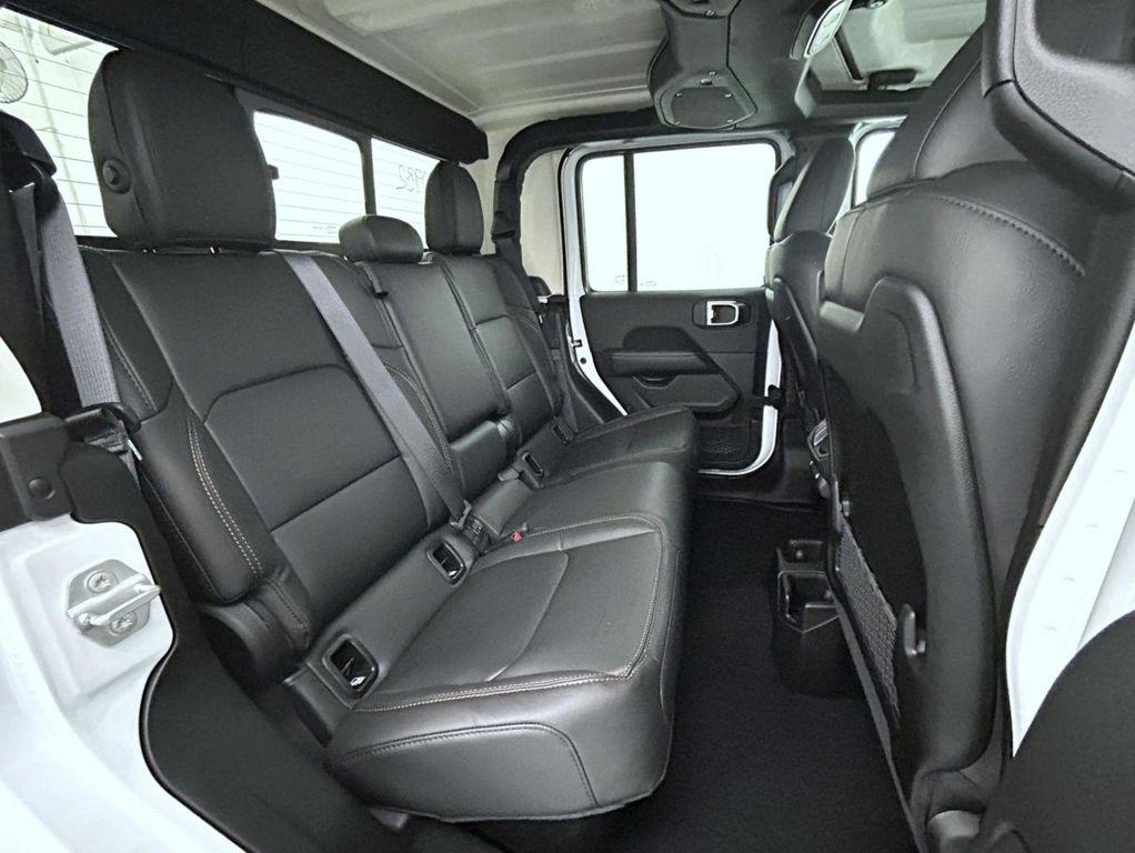 new 2025 Jeep Gladiator car, priced at $40,128