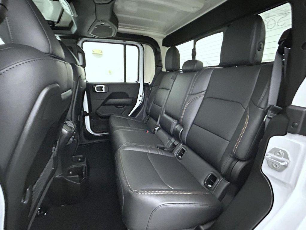 new 2025 Jeep Gladiator car, priced at $40,128