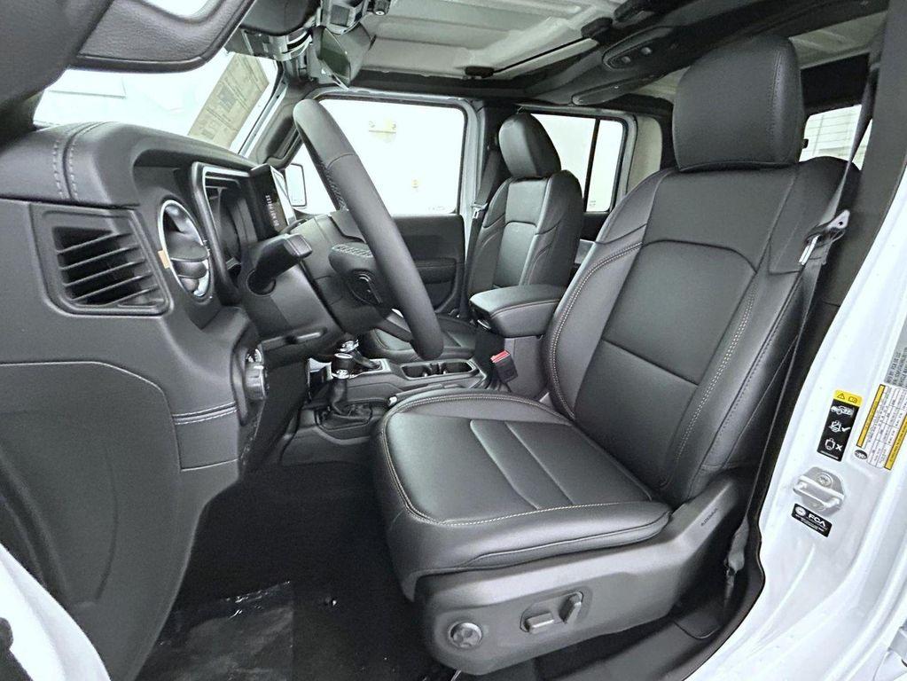 new 2025 Jeep Gladiator car, priced at $40,128