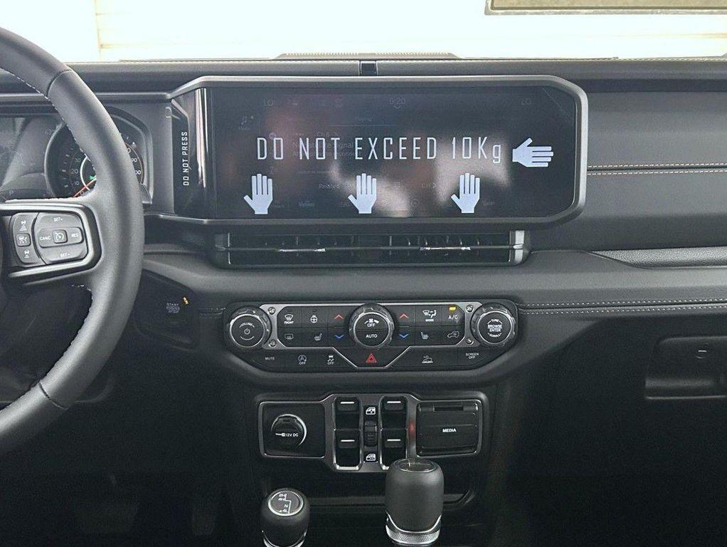 new 2025 Jeep Gladiator car, priced at $40,128