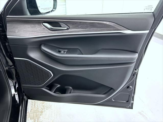 new 2025 Jeep Grand Cherokee L car, priced at $53,976