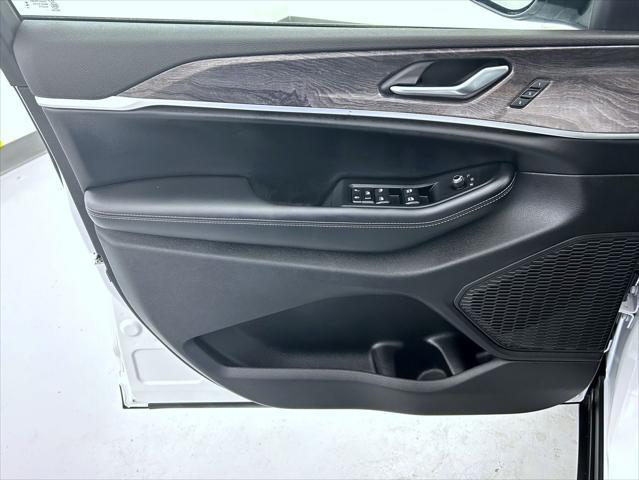 used 2025 Jeep Grand Cherokee L car, priced at $49,164