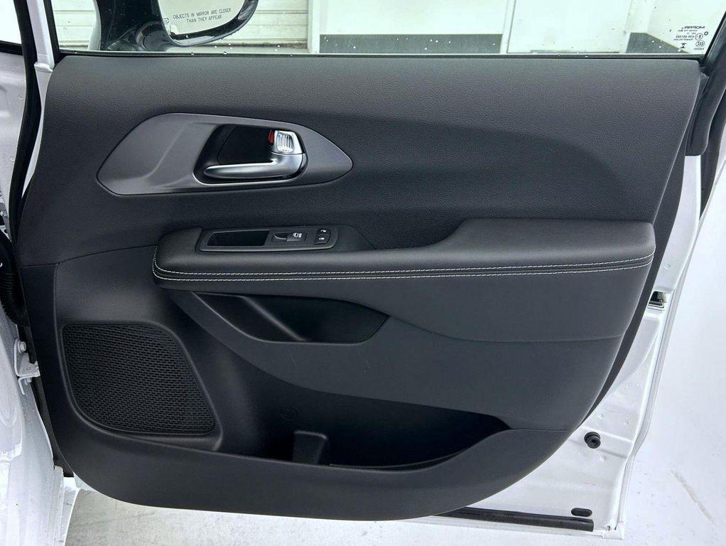 new 2026 Chrysler Pacifica car, priced at $40,048