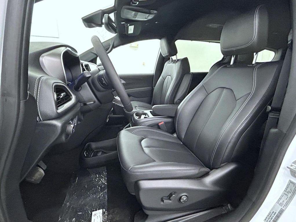 new 2026 Chrysler Pacifica car, priced at $40,048