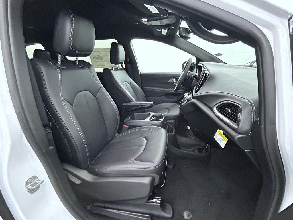 new 2026 Chrysler Pacifica car, priced at $40,048
