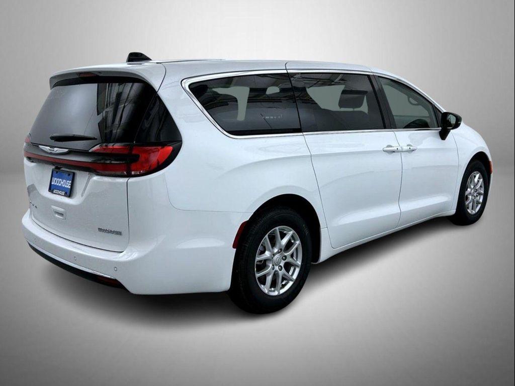 new 2026 Chrysler Pacifica car, priced at $40,048