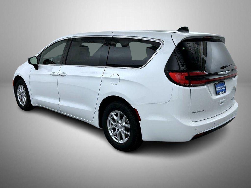 new 2026 Chrysler Pacifica car, priced at $40,048