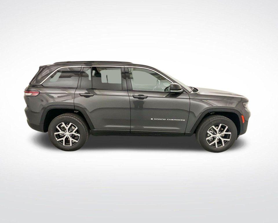 new 2025 Jeep Grand Cherokee car, priced at $44,215