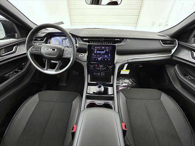 new 2025 Jeep Grand Cherokee car, priced at $40,903