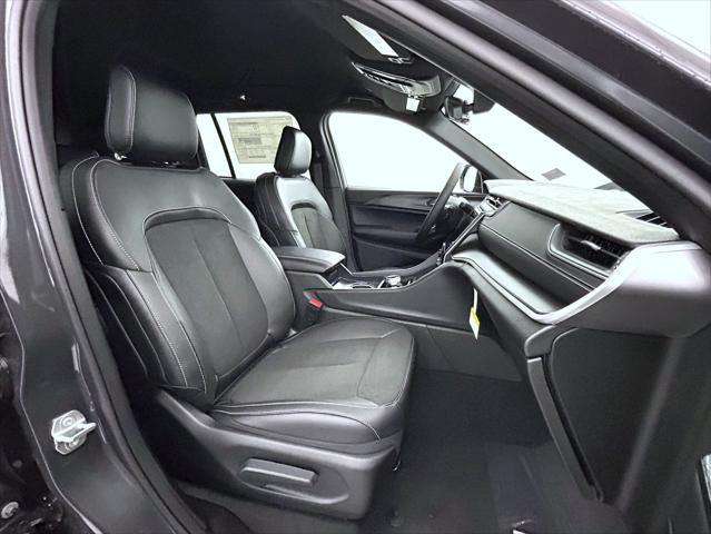 new 2025 Jeep Grand Cherokee car, priced at $40,903