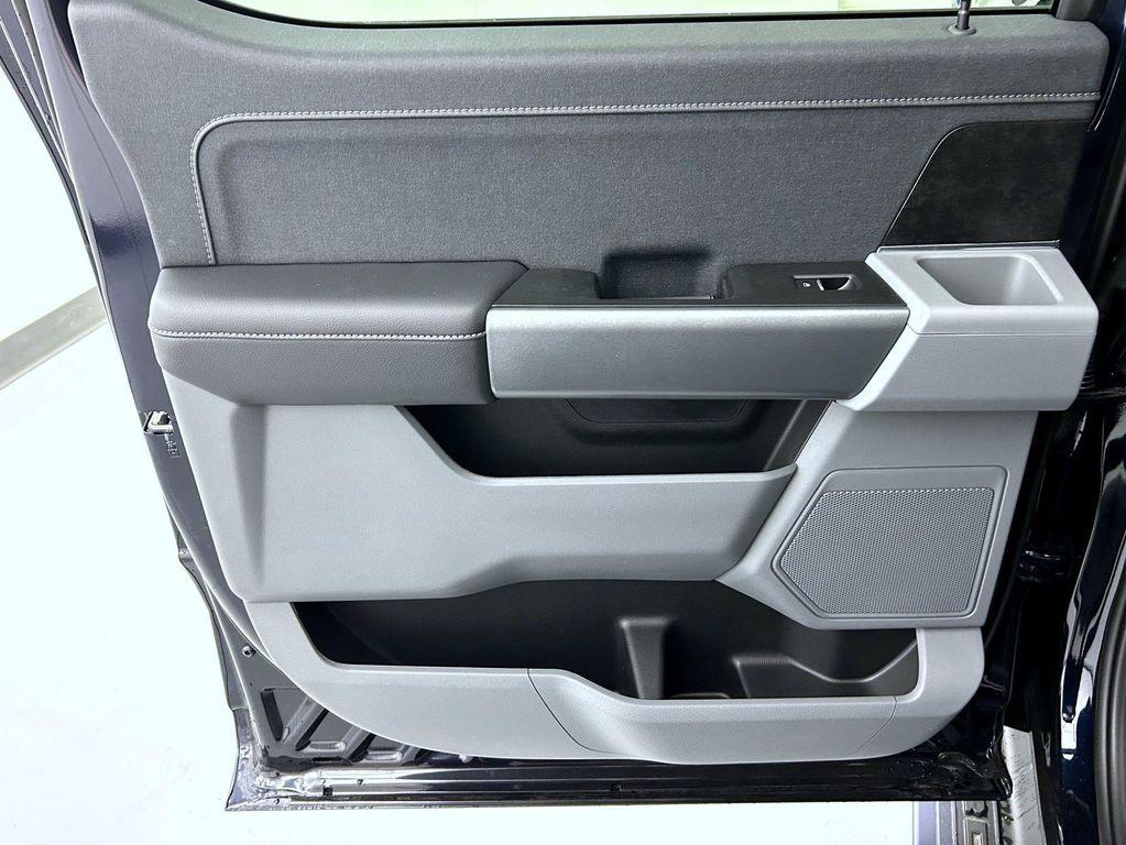 new 2025 Ford F-150 Lightning car