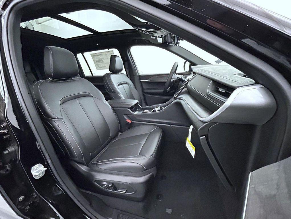 new 2025 Jeep Grand Cherokee L car, priced at $52,311