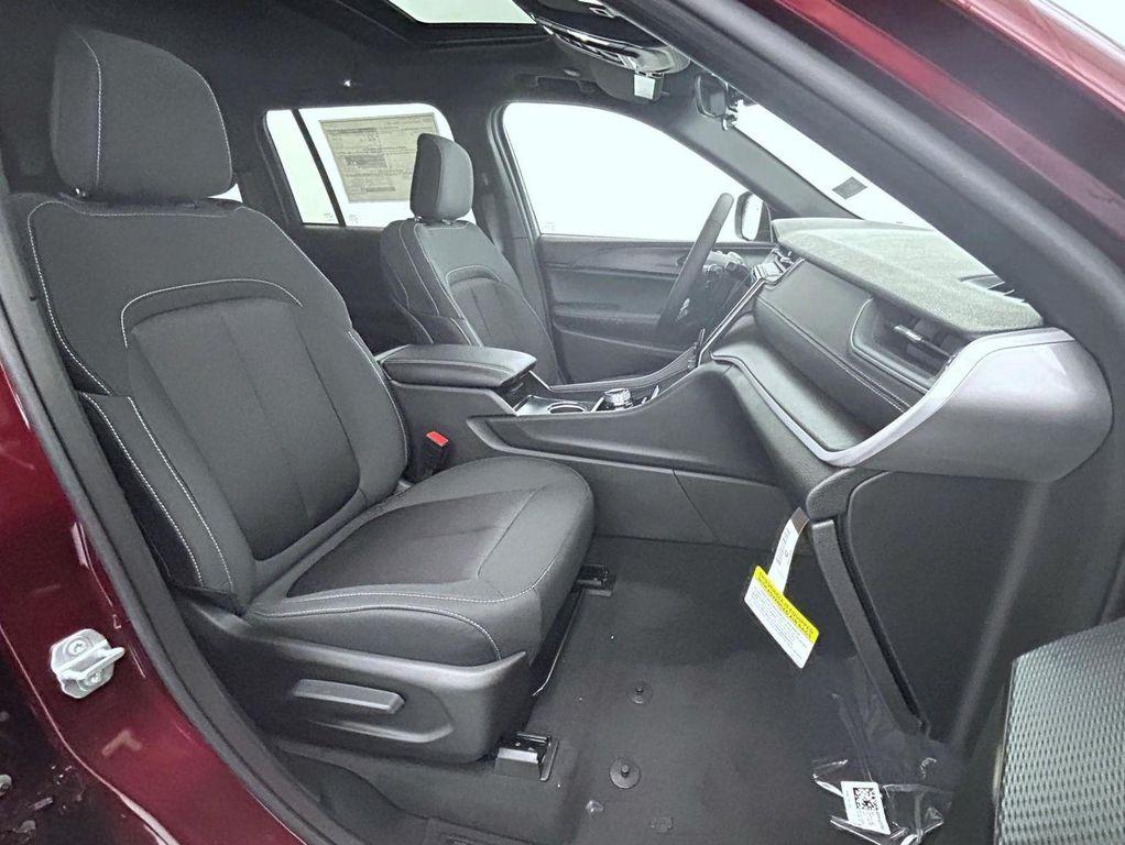 new 2025 Jeep Grand Cherokee car, priced at $36,500