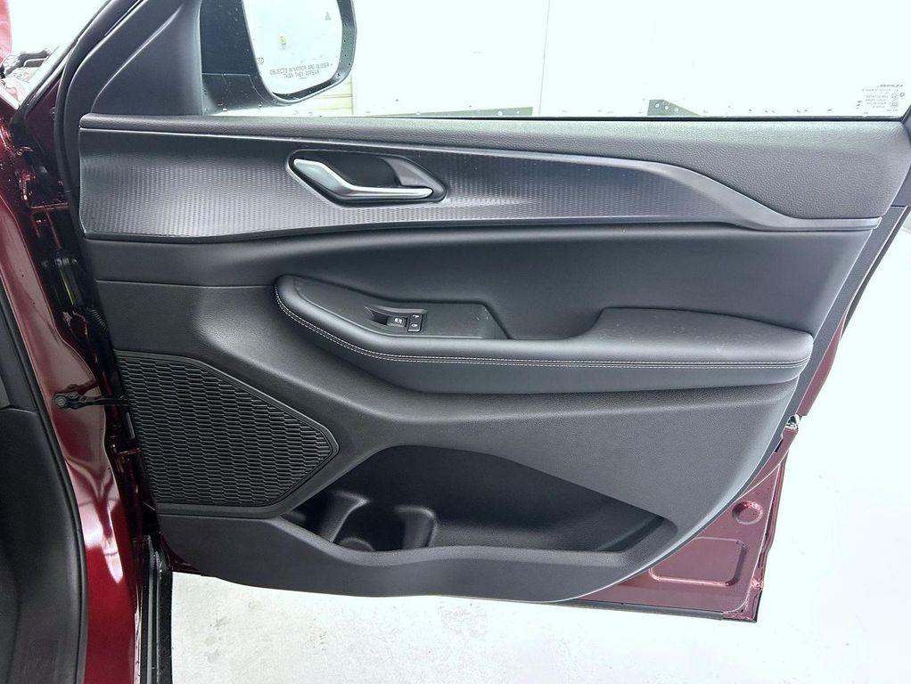 new 2025 Jeep Grand Cherokee car, priced at $36,500