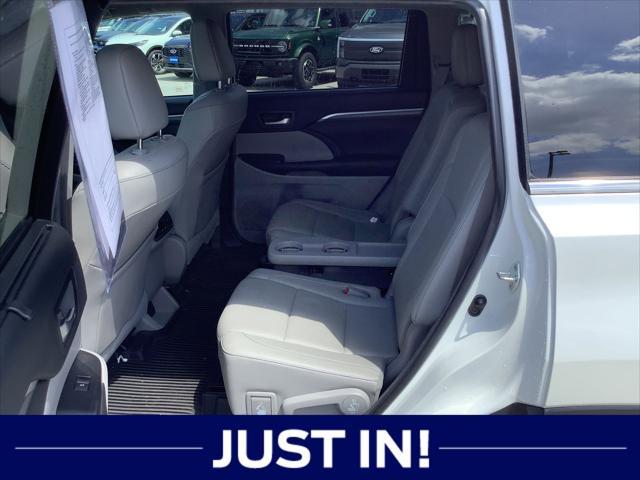 used 2017 Toyota Highlander car