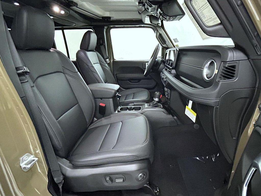 new 2025 Jeep Gladiator car, priced at $41,773