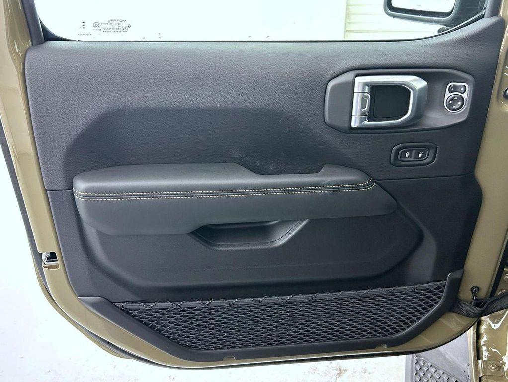 new 2025 Jeep Gladiator car, priced at $41,773