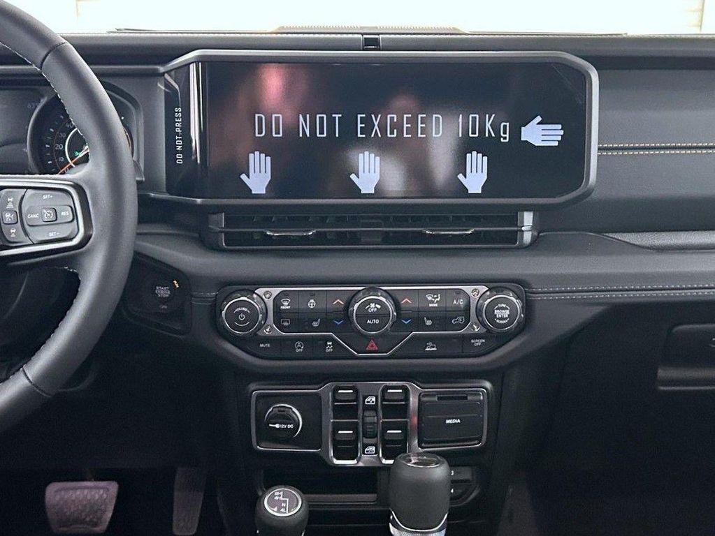 new 2025 Jeep Gladiator car, priced at $41,773