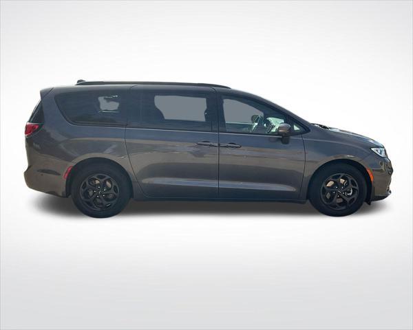 used 2021 Chrysler Pacifica Hybrid car, priced at $29,412