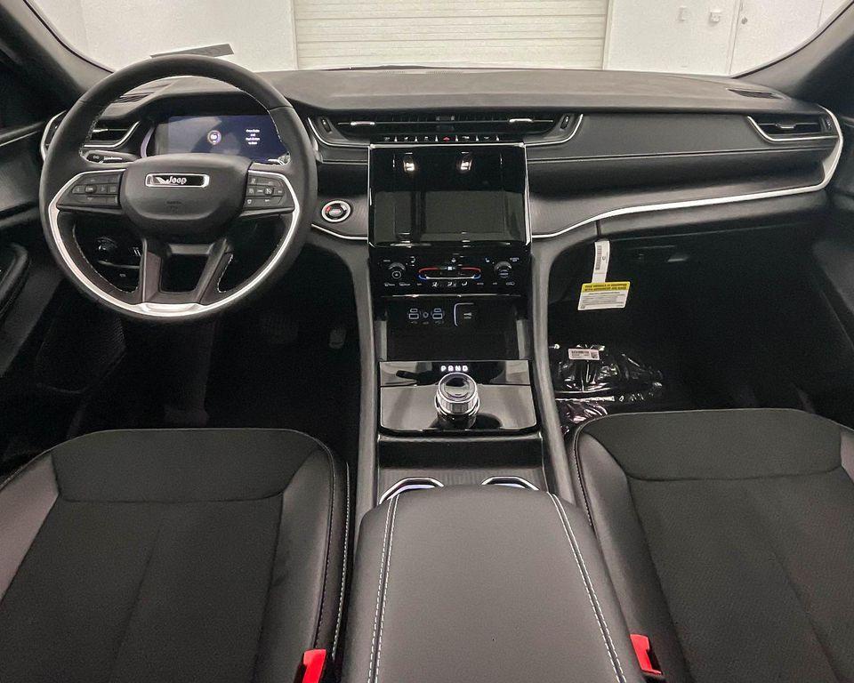 new 2025 Jeep Grand Cherokee car, priced at $42,454