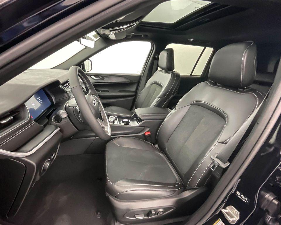 new 2025 Jeep Grand Cherokee car, priced at $42,454