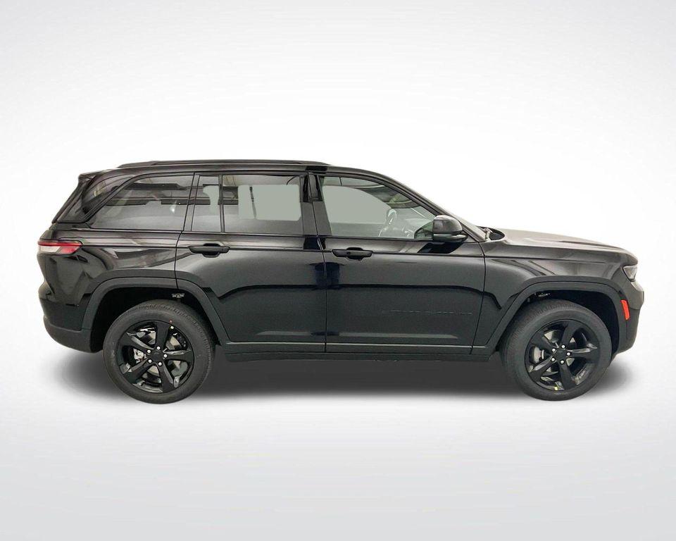 new 2025 Jeep Grand Cherokee car, priced at $42,454