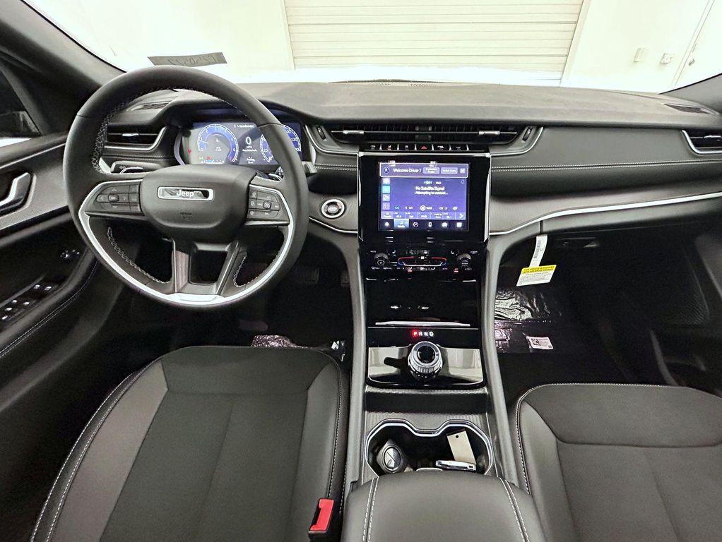 new 2025 Jeep Grand Cherokee car, priced at $38,653
