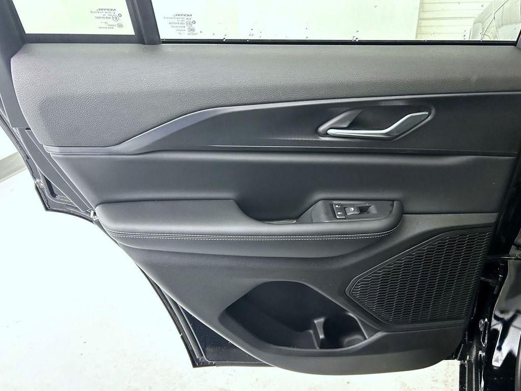 new 2025 Jeep Grand Cherokee car, priced at $38,653