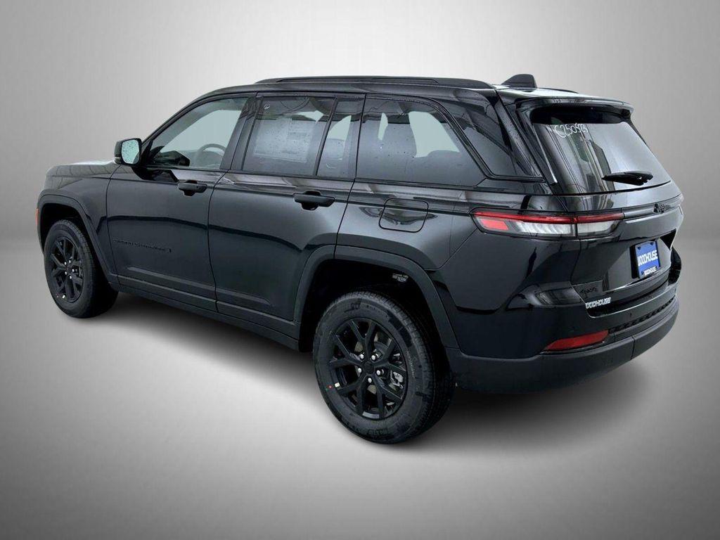 new 2025 Jeep Grand Cherokee car, priced at $38,653