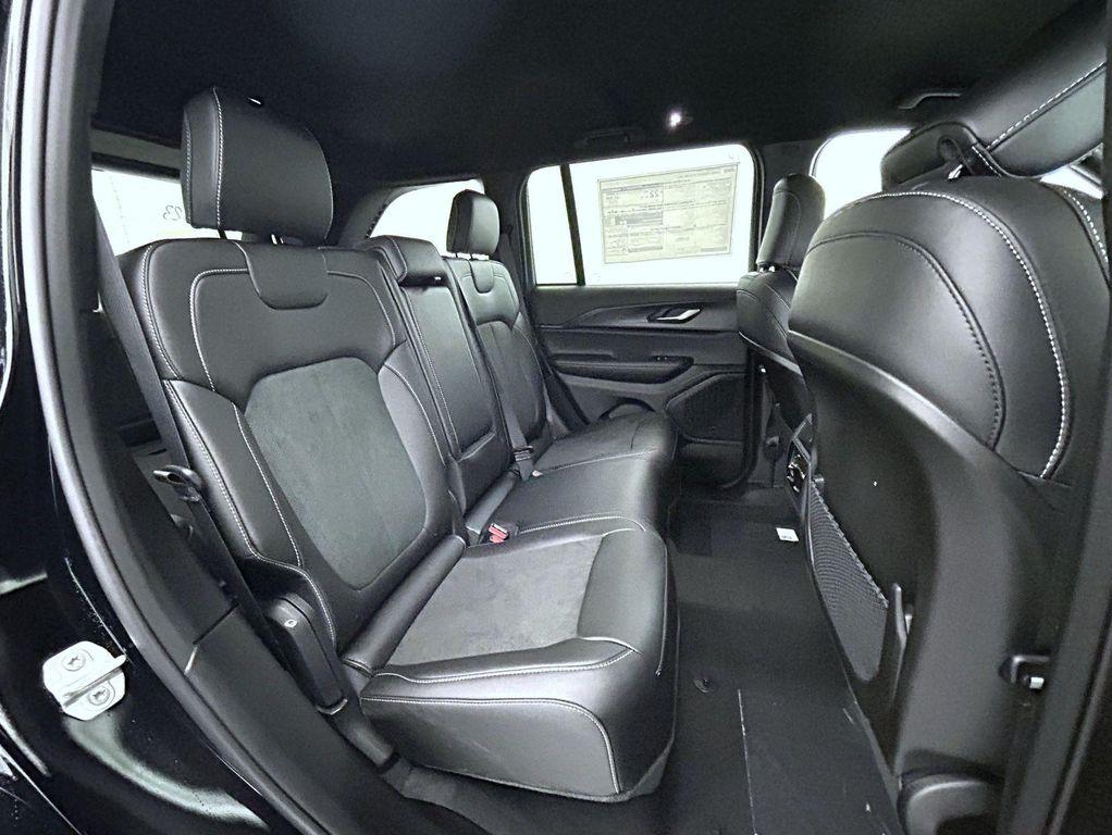 new 2025 Jeep Grand Cherokee car, priced at $38,653